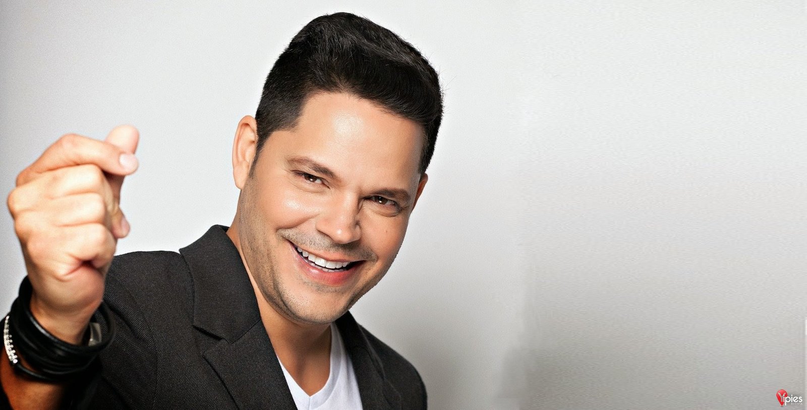 REY RUIZ vive en la mejor estación Yipies Revista
